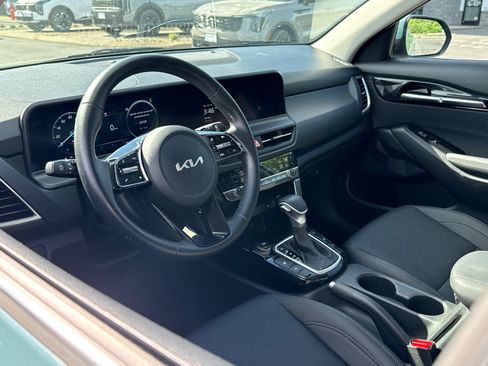 Certified 2024 Kia Seltos EX AWD/4WD image 14