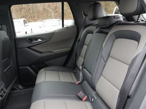 New 2026 Chevrolet Equinox LT w/ Convenience Package II FWD image 31