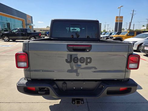 Used 2023 Jeep Gladiator Sport w/ Trailer Tow Package AWD/4WD image 4