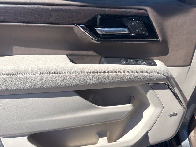 Used 2025 GMC Yukon Denali w/ Sun & Power Step Package AWD/4WD image 28