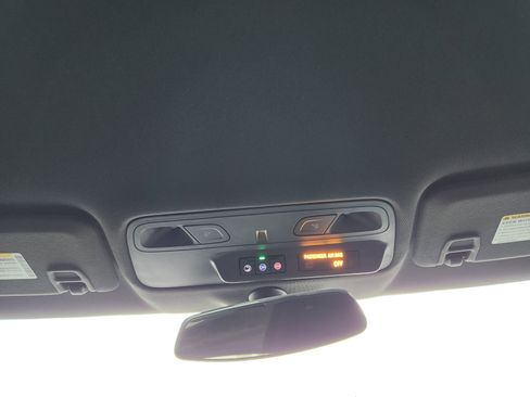 Used 2021 Chevrolet Camaro LT w/ Technology Package image 18