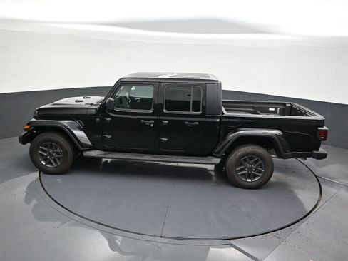 Used 2025 Jeep Gladiator Sport AWD/4WD image 15