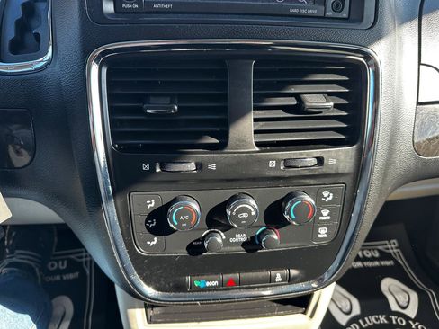 Used 2019 Dodge Grand Caravan SE image 14