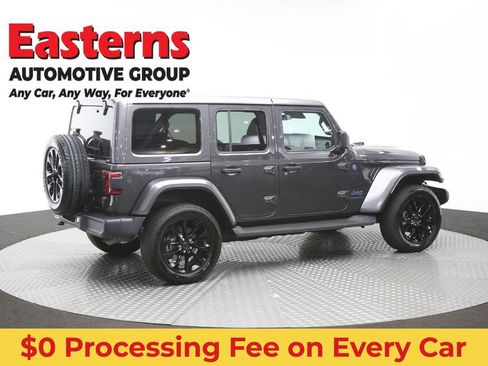 Used 2025 Jeep Wrangler Unlimited Sahara AWD/4WD image 38