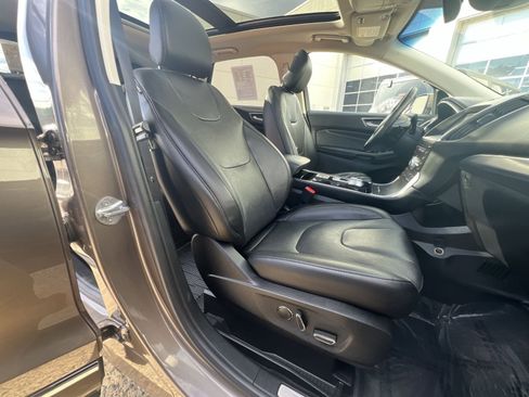 Used 2019 Ford Edge Titanium w/ Equipment Group 301A image 27