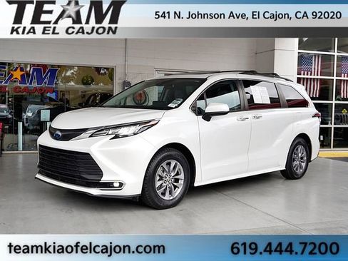 Used 2022 Toyota Sienna XLE w/ XLE Plus Package FWD image 5
