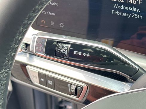 Certified 2024 Cadillac Lyriq Luxury image 6