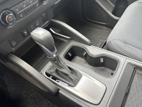 Used 2024 Nissan Frontier SV w/ Technology Package image 19