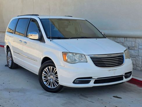 Used 2013 Chrysler Town & Country Touring-L w/ Entertainment Group #2 image 1