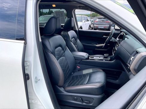 Used 2023 Nissan Pathfinder Platinum w/ Cargo Package AWD/4WD image 10