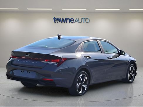 Used 2023 Hyundai Elantra SEL w/ Convenience Package FWD image 4