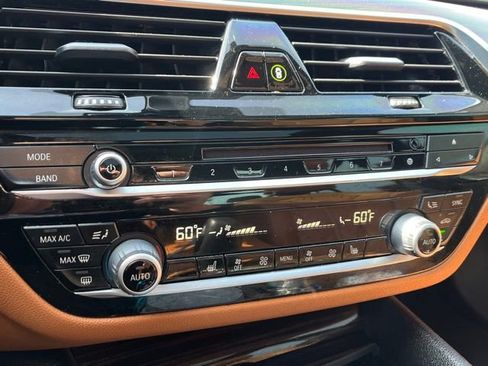 Used 2019 BMW 530i xDrive w/ Premium Package image 32