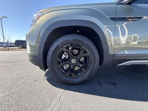 Used 2024 Volkswagen Atlas Peak Edition SEL AWD/4WD image 11