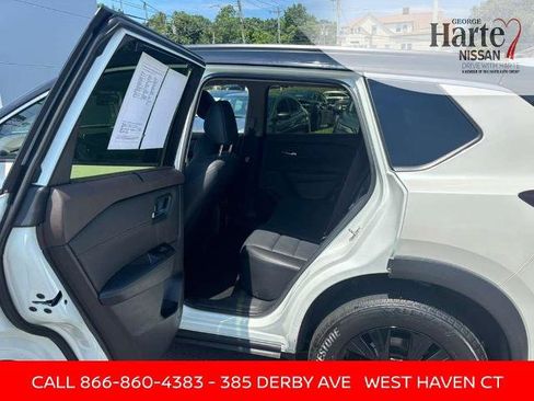 Certified 2023 Nissan Rogue SV w/ SV Premium B Package AWD/4WD image 18