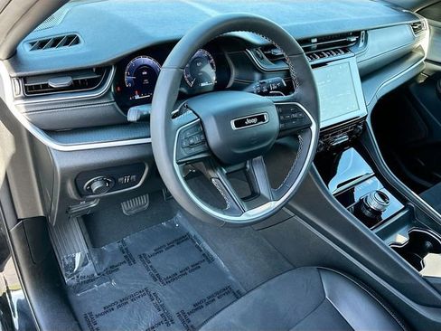 Used 2024 Jeep Grand Cherokee Altitude image 9