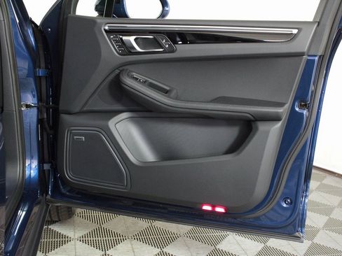 Used 2025 Porsche Macan image 38