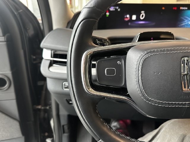 Certified 2025 Lincoln Navigator Reserve AWD/4WD image 27