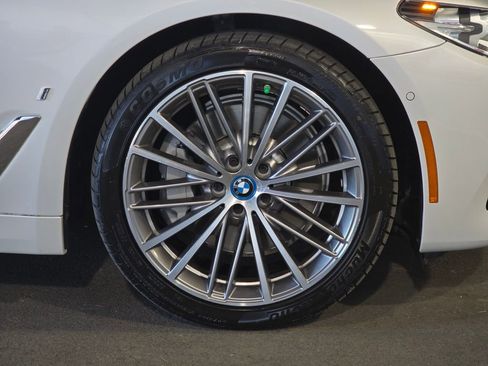 Used 2019 BMW 530e w/ Convenience Package image 4