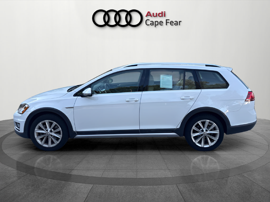 Used 2017 Volkswagen Golf Alltrack AWD/4WD image 2