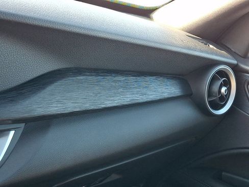 Used 2023 Alfa Romeo Stelvio Sprint image 31