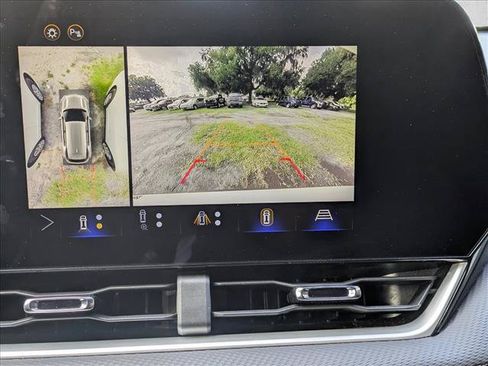 Used 2025 Chevrolet Equinox LT w/ Safety and Technology Package FWD image 11
