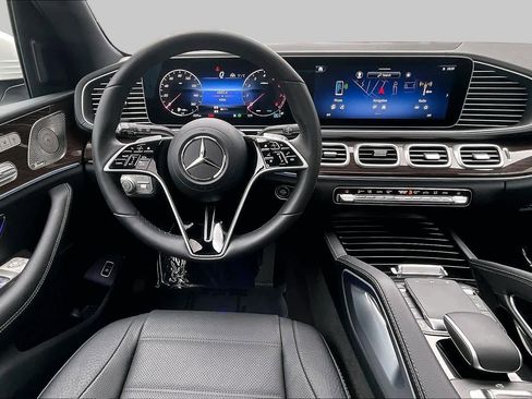 Used 2026 Mercedes-Benz GLS 450 4MATIC image 6