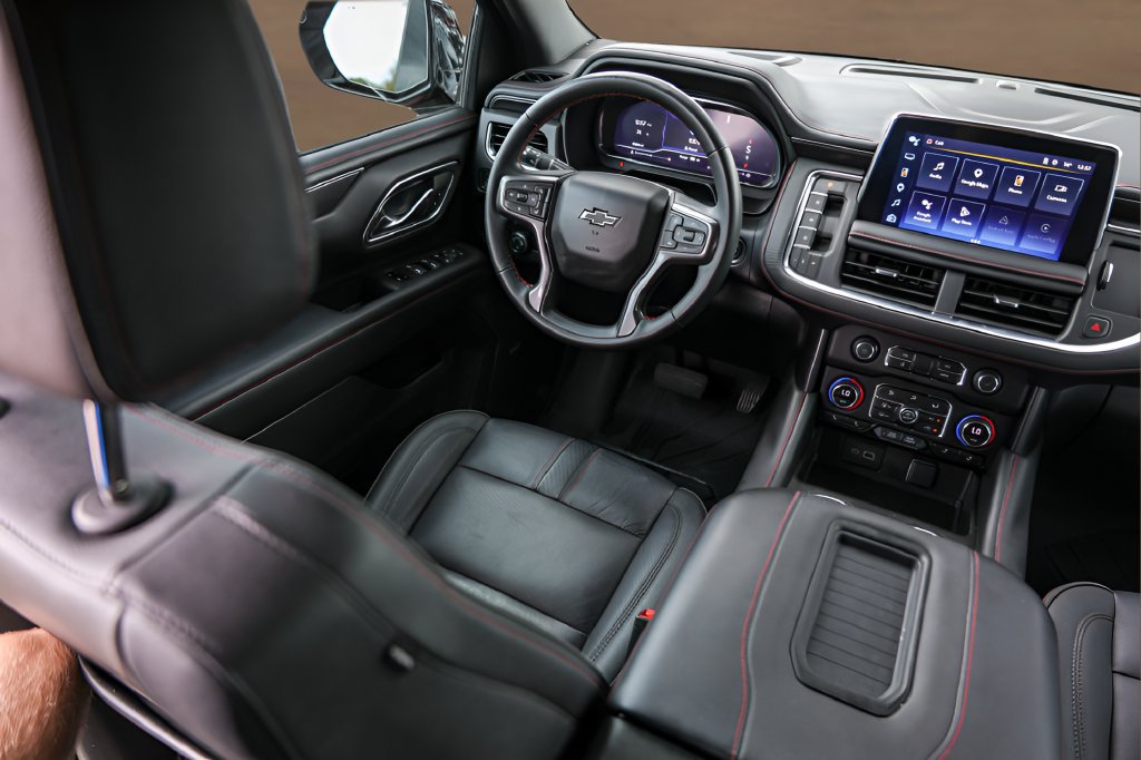 Used 2024 Chevrolet Suburban RST w/ Luxury Package RWD image 32