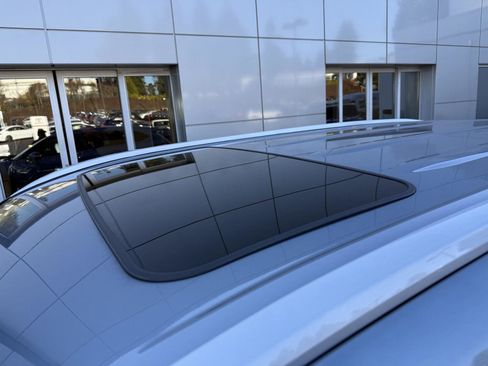 Certified 2023 Toyota Highlander XLE image 8