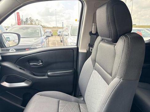 Used 2025 Nissan Frontier SV w/ Tow Package image 22