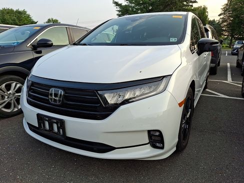 Used 2024 Honda Odyssey Sport image 2