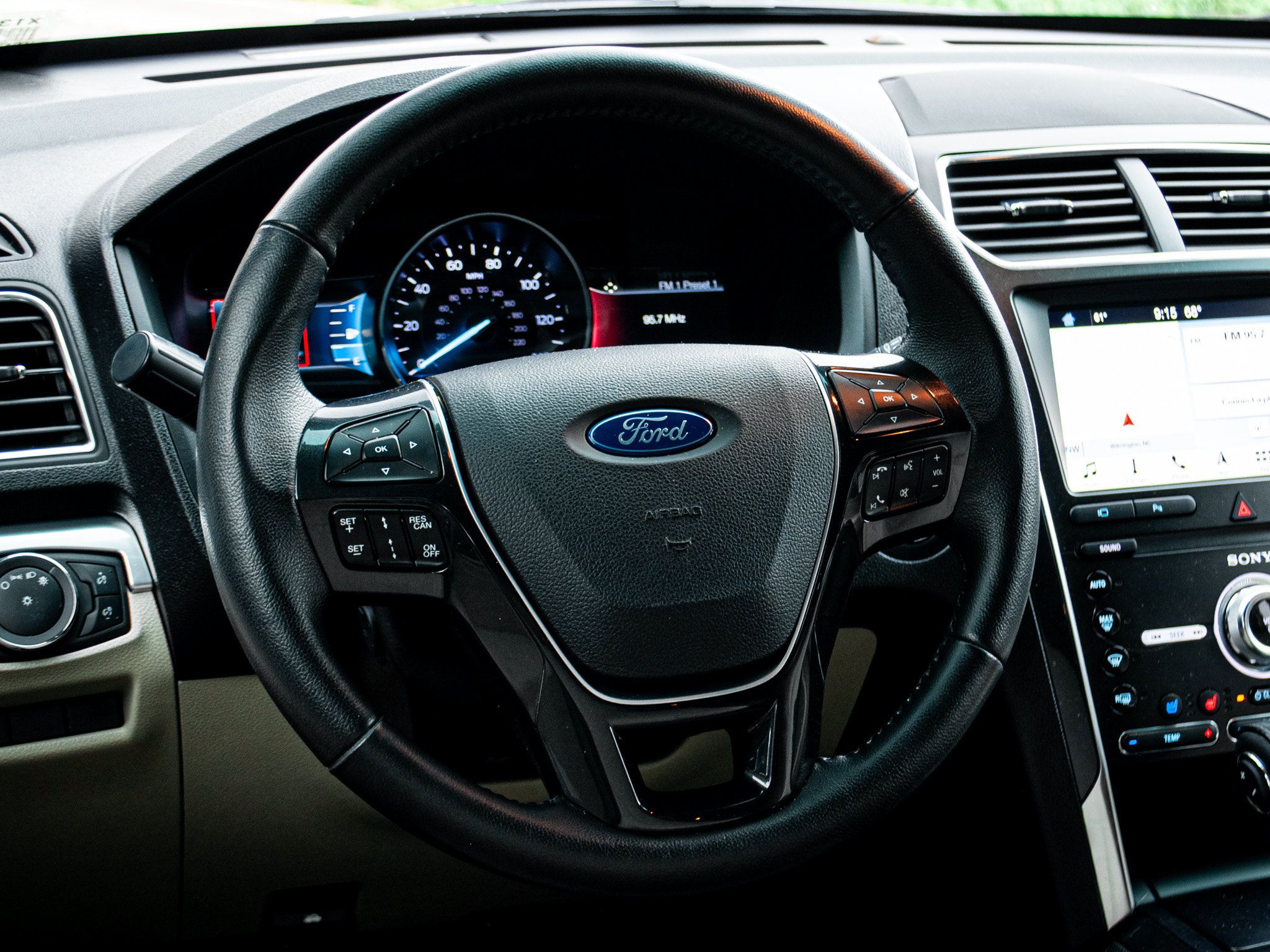 Used 2019 Ford Explorer Limited w/ Ford Safe & Smart Package FWD image 6