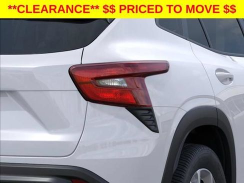 New 2026 Chevrolet Trax LS w/ LS Convenience Package FWD image 11