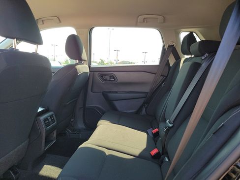 Used 2025 Nissan Rogue S image 10