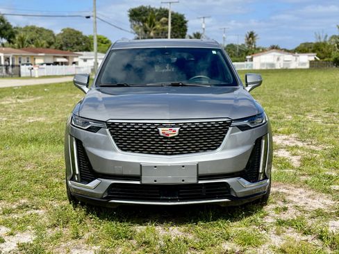 Used 2025 Cadillac XT6 Premium Luxury w/ Technology Package image 2