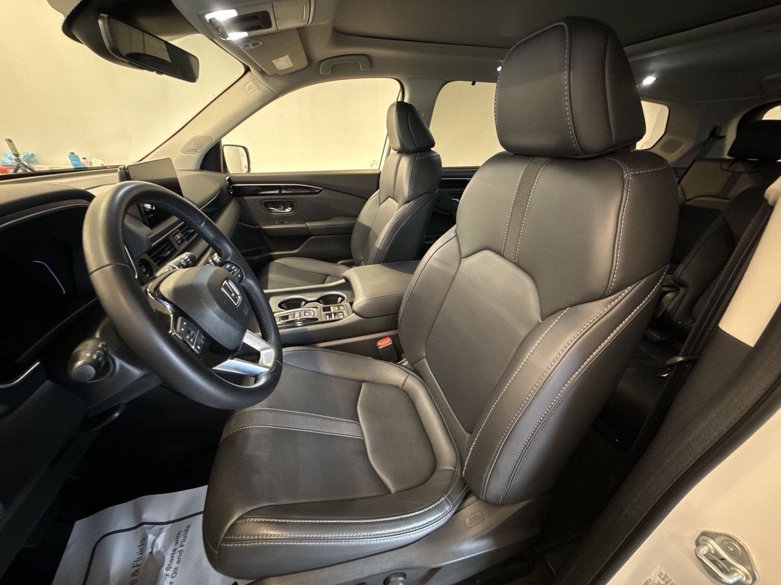 Used 2025 Honda Pilot Touring image 13