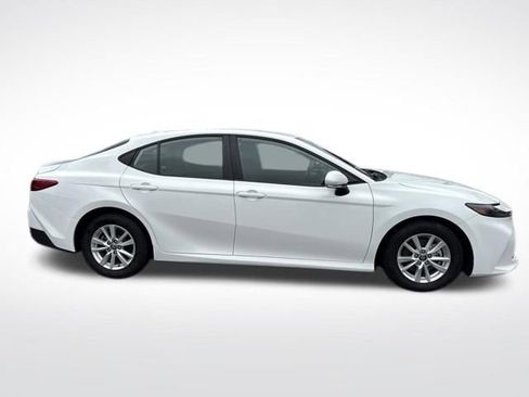 Used 2025 Toyota Camry LE image 7