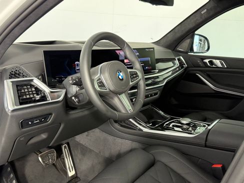 Used 2026 BMW X7 xDrive40i w/ M Sport Package image 4