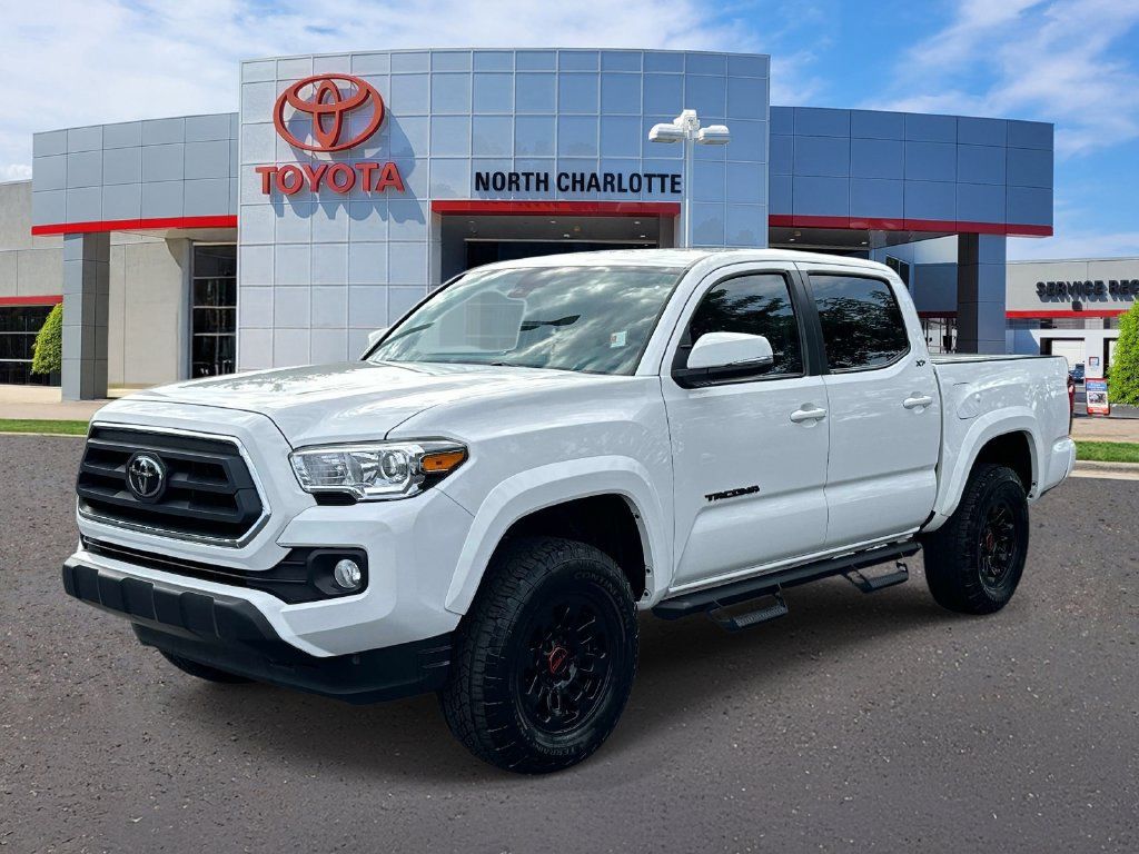 Used 2023 Toyota Tacoma SR5 w/ Technology Package AWD/4WD image 5