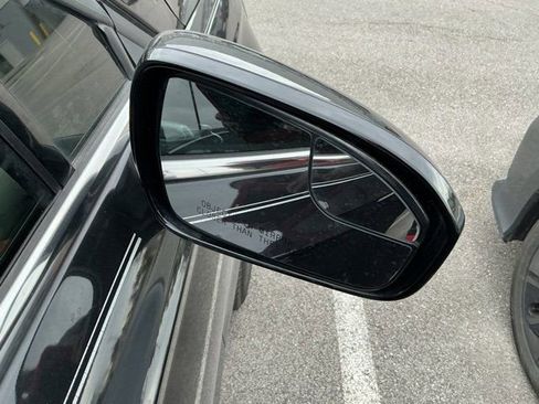 Used 2015 Ford Fusion SE image 17