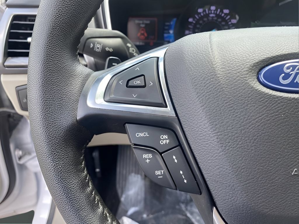 Used 2019 Ford Fusion SEL FWD image 14