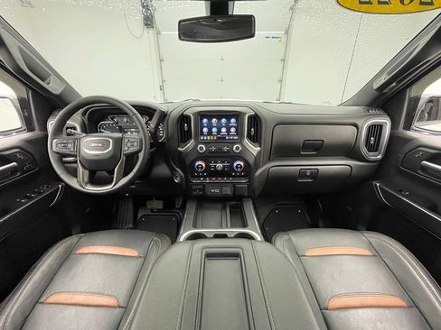 Used 2022 GMC Sierra 1500 AT4 w/ AT4 Preferred Package AWD/4WD image 3