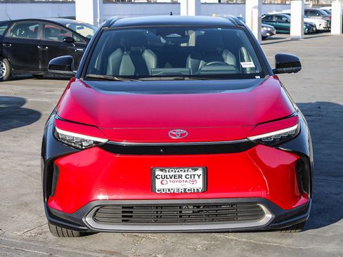 Used 2023 Toyota bZ4X Limited image 2