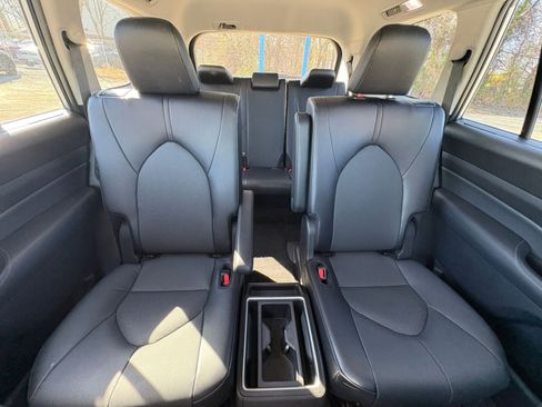 Used 2025 Toyota Grand Highlander LE image 40