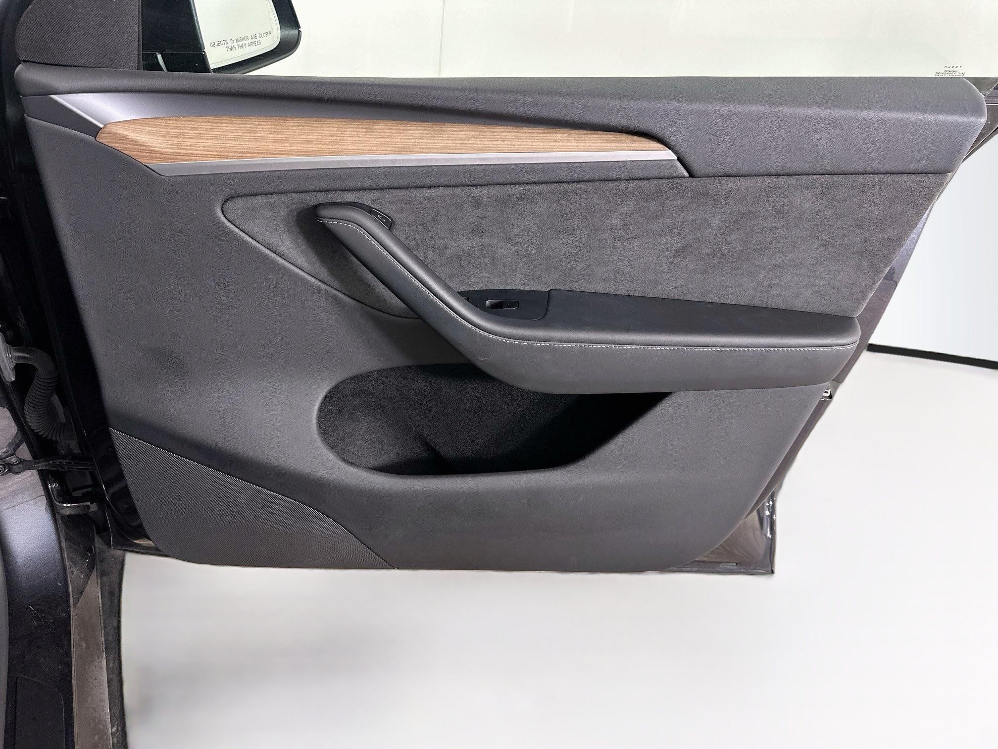 Used 2025 Tesla Model Y Long Range RWD image 34