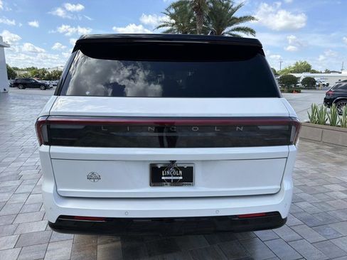 New 2026 Lincoln Navigator Black Label AWD/4WD image 3