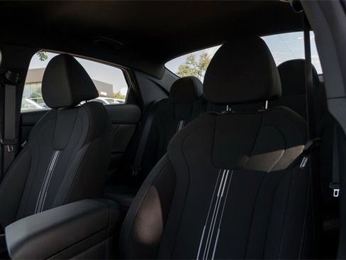 New 2025 Hyundai Elantra SEL image 9