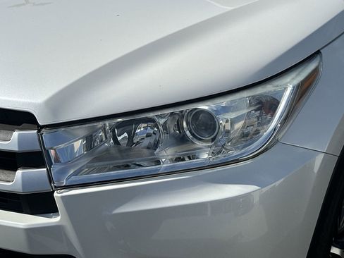 Used 2018 Toyota Highlander Plus image 11