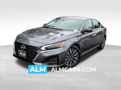 Used 2025 Nissan Altima 2.5 SV FWD image 1