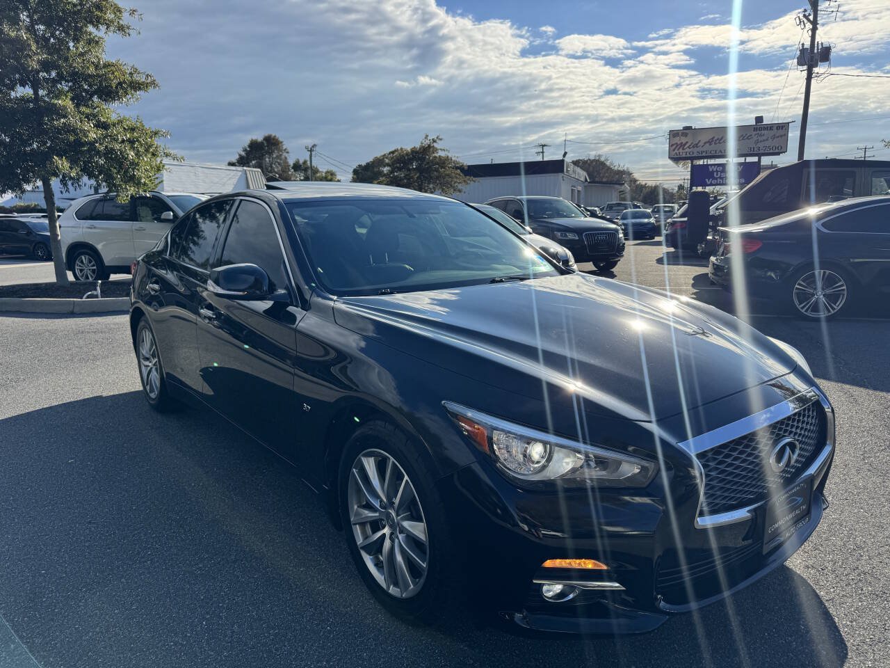 Used 2015 INFINITI Q50 Premium w/ Navigation Package AWD/4WD image 2