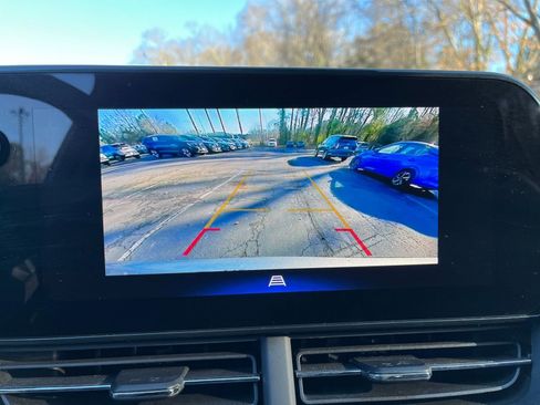 Used 2025 Chevrolet Trax LT w/ LT Convenience Package image 22